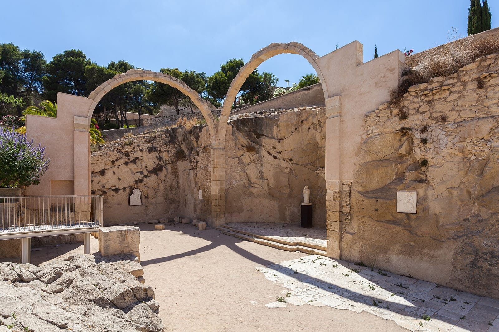 Castillo de Santa Bárbara, Alicante · Foto: Diego Delso · CC BY-SA 3.0 · Wikimedia Commons